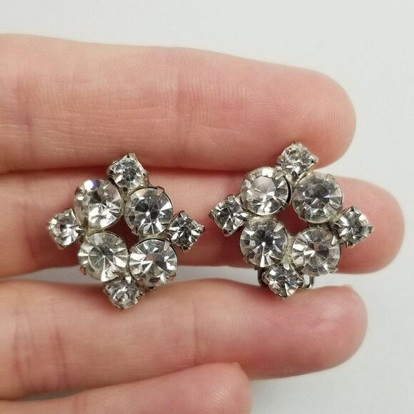 Vintage Silver Rhinestone Cluster Clip On Earrings, Sparkly Retro Estate - Picture 5 of 6